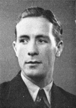 Torsten Bäck (f 1916, Ljungby), var gift med Birgit Ljunggren (f 1920, Söderköping) som var barnbarn till min morfars pappas kusin Anna Kristina Ljunggren fd Andersdotter (f 